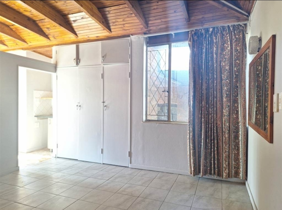 To Let 1 Bedroom Property for Rent in Kirkney Gauteng