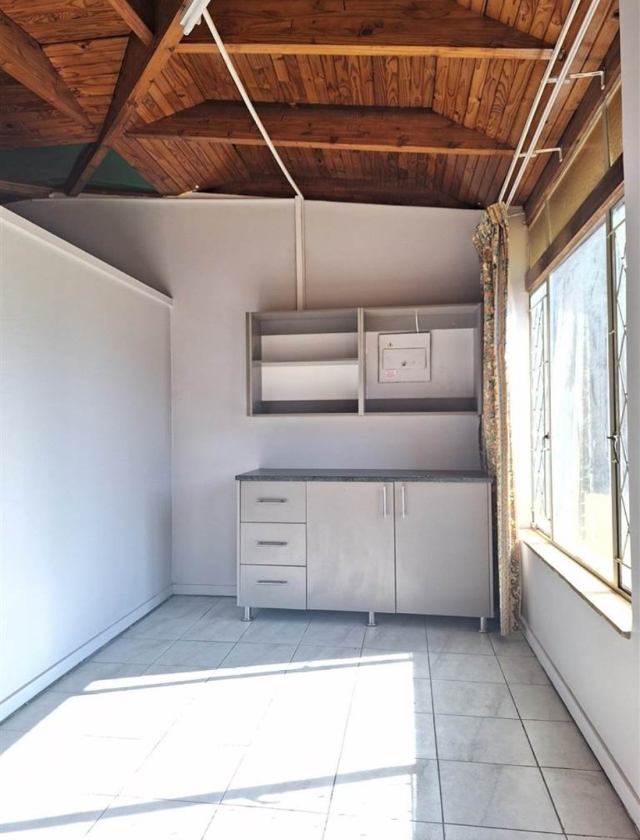 To Let 1 Bedroom Property for Rent in Kirkney Gauteng