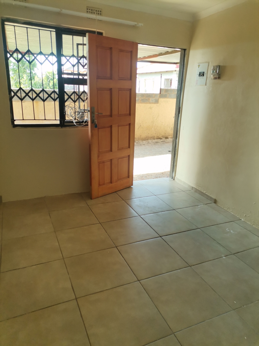 Room for rent in Clayville Gauteng. Listed by PropertyCentral