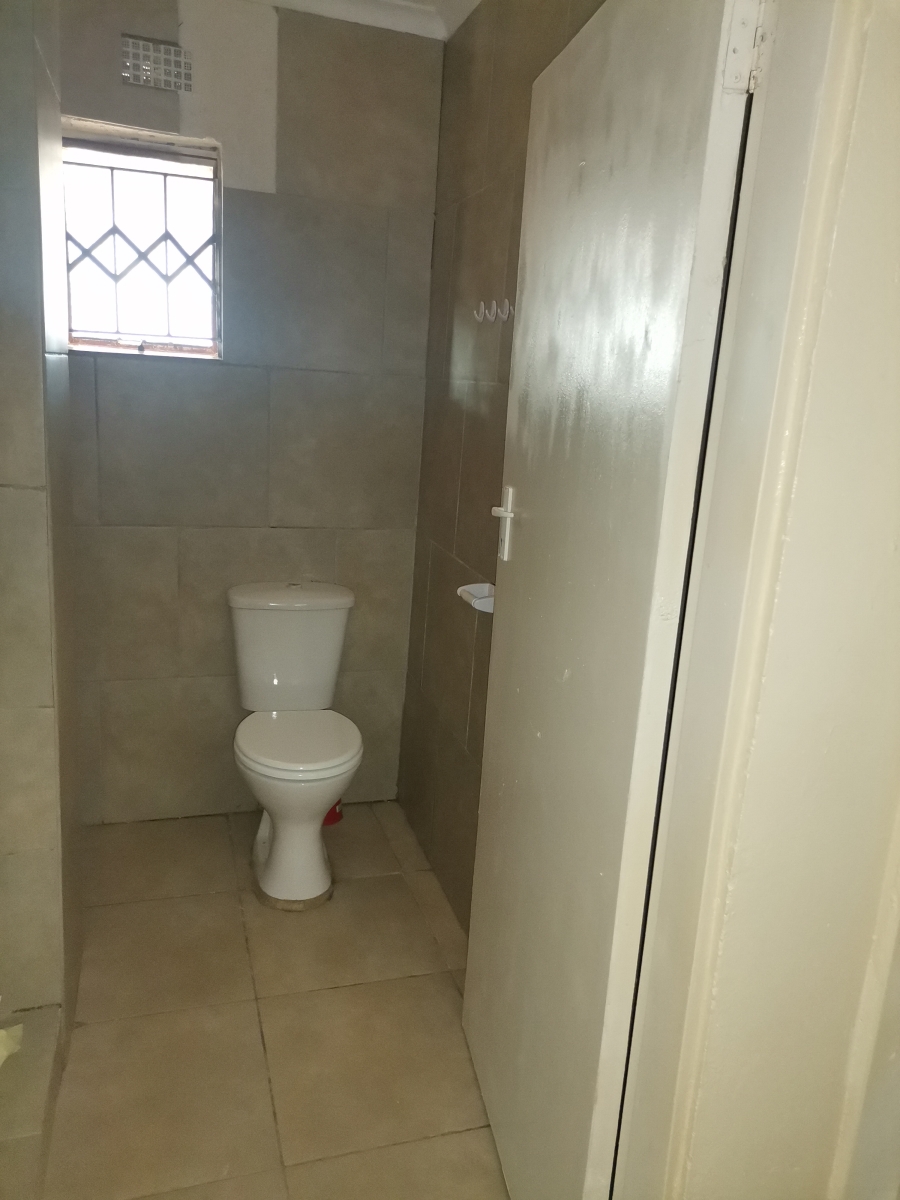 Room for rent in Clayville Gauteng. Listed by PropertyCentral