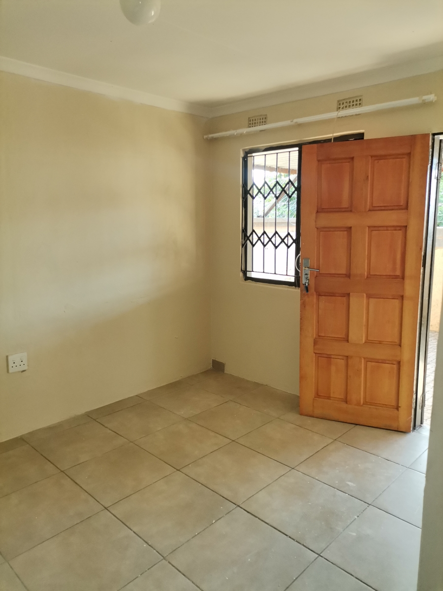 Room for rent in Clayville Gauteng. Listed by PropertyCentral