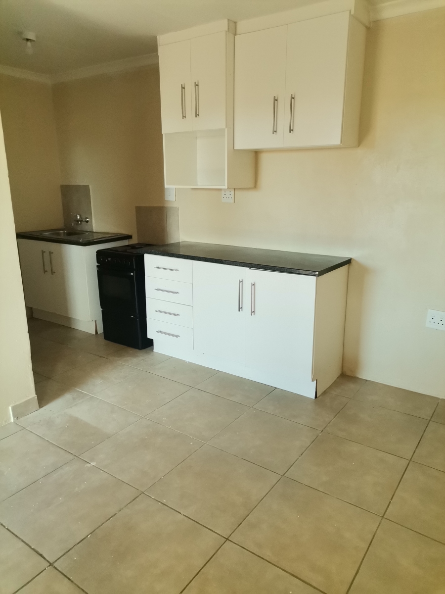 Room for rent in Clayville Gauteng. Listed by PropertyCentral