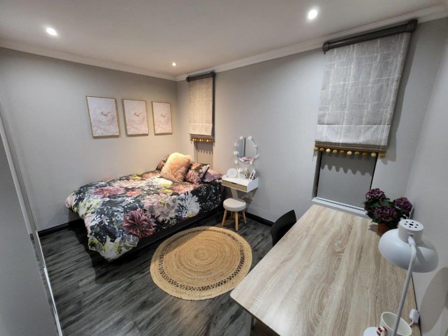 5 Bedroom Property for Sale in Willow Acres Gauteng