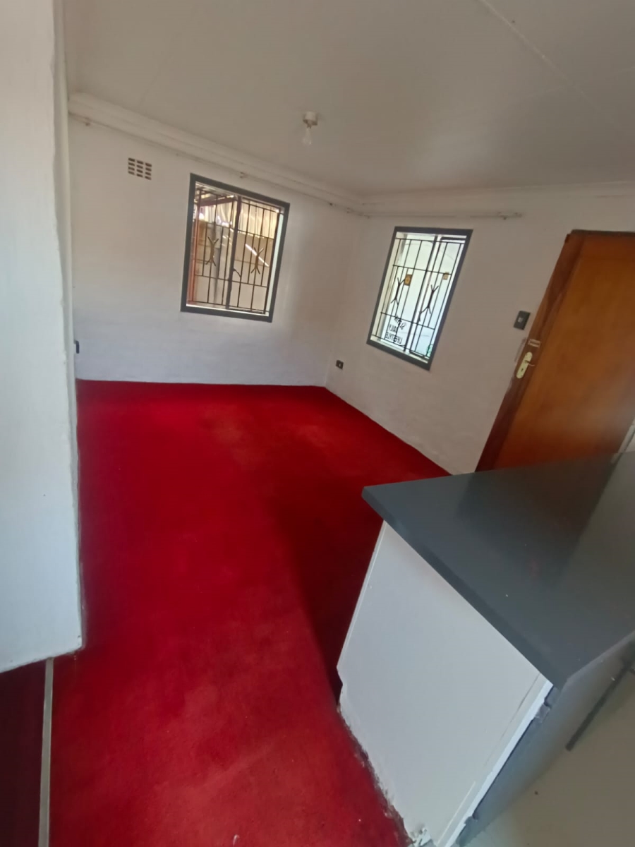 6 Bedroom Property for Sale in Lenasia Ext 13 Gauteng