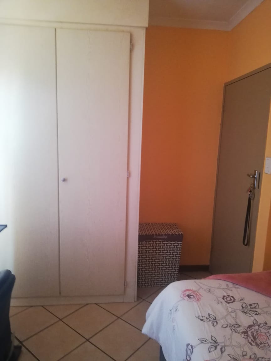 To Let 2 Bedroom Property for Rent in Die Hoewes Gauteng