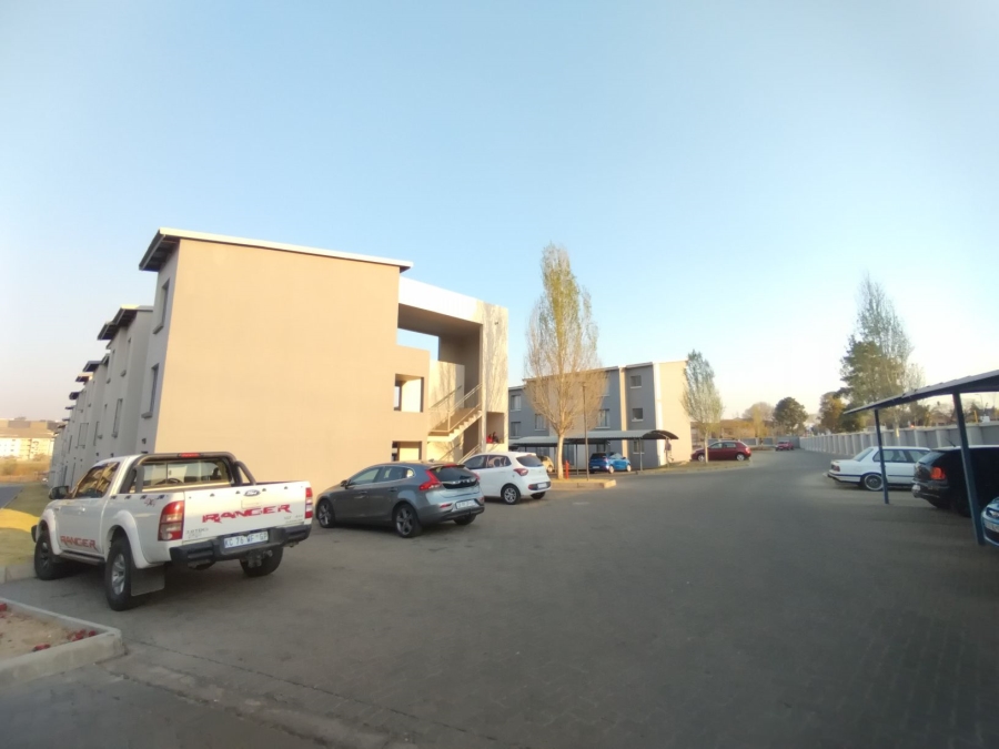 To Let 2 Bedroom Property for Rent in Noordwyk Gauteng