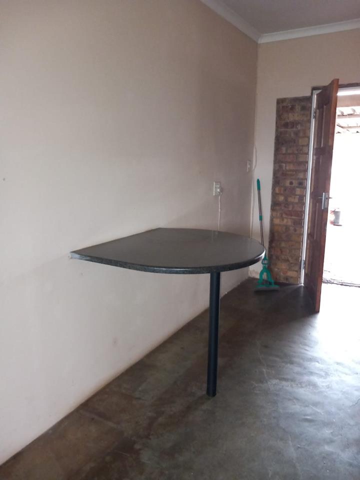To Let 1 Bedroom Property for Rent in Clayville Gauteng