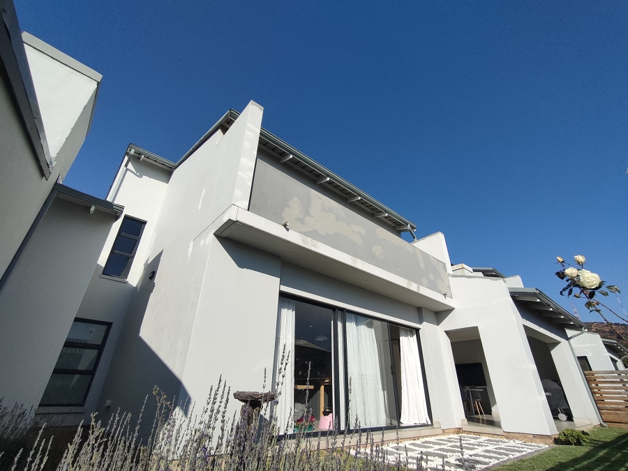 3 Bedroom Property for Sale in Amorosa Gauteng