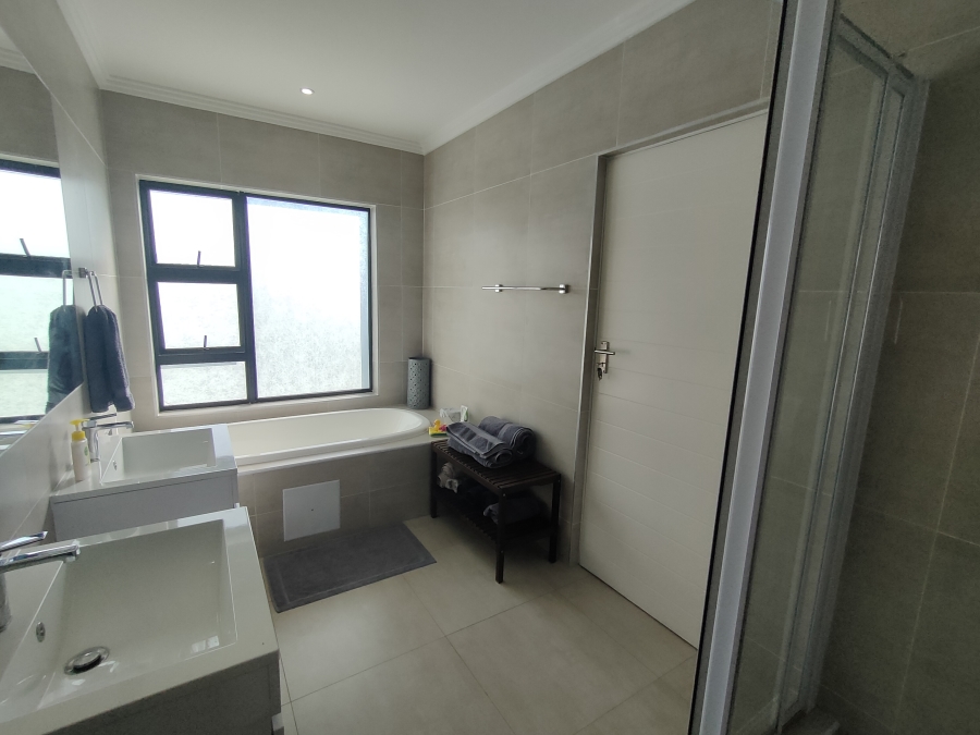 3 Bedroom Property for Sale in Amorosa Gauteng