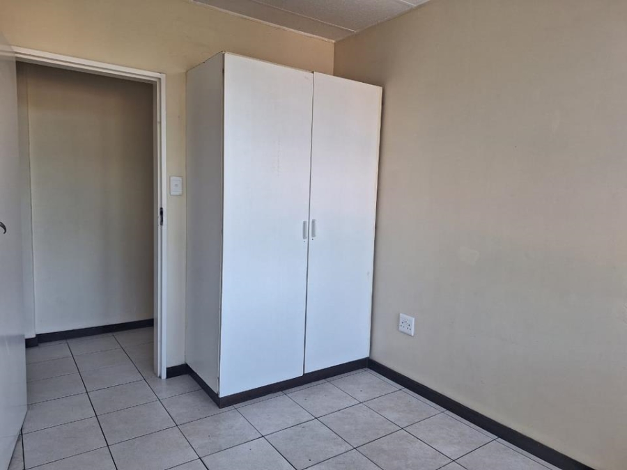 To Let 2 Bedroom Property for Rent in Yeoville Gauteng