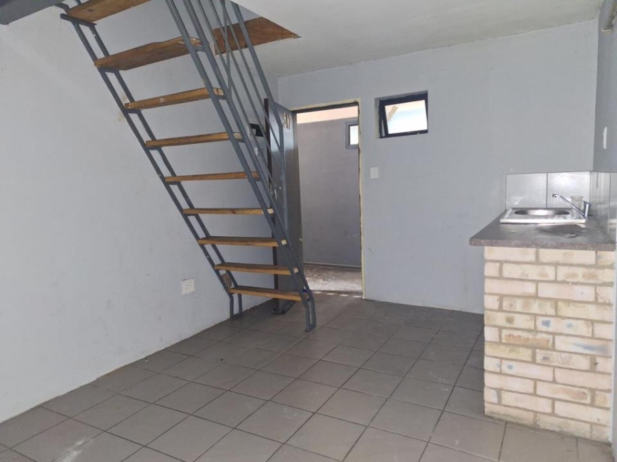 To Let 1 Bedroom Property for Rent in Doornfontein Gauteng