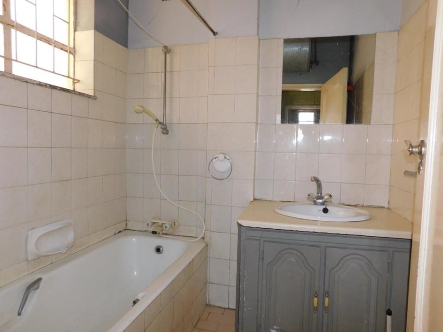 To Let 1 Bedroom Property for Rent in Yeoville Gauteng