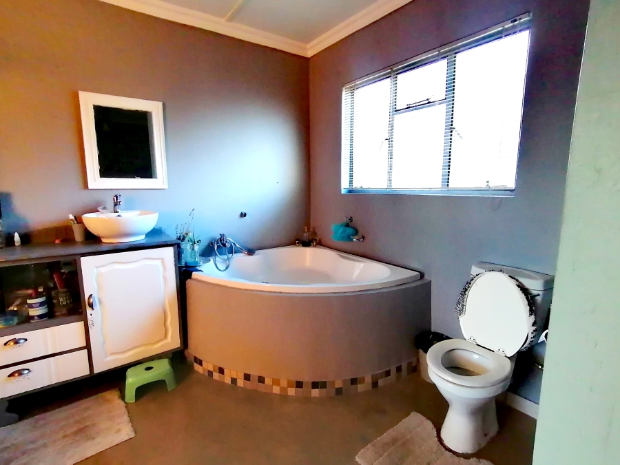 To Let 4 Bedroom Property for Rent in Bonaero Park Gauteng