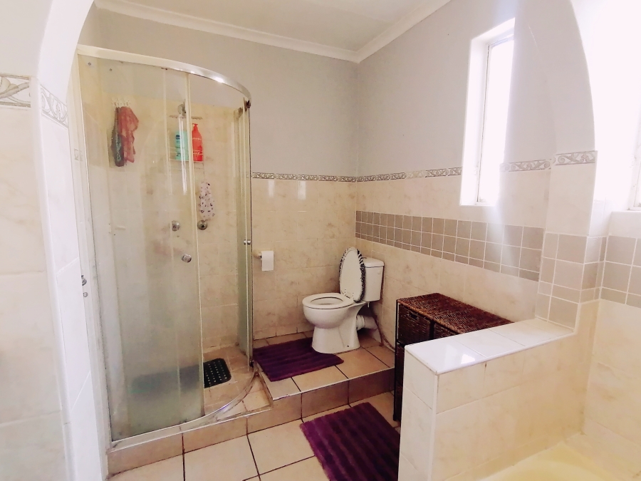 To Let 4 Bedroom Property for Rent in Bonaero Park Gauteng
