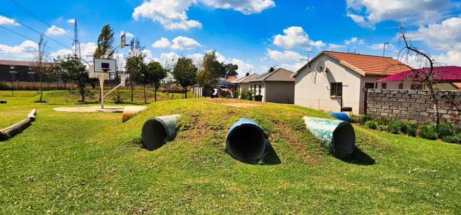 2 Bedroom Property for Sale in Selcourt Gauteng