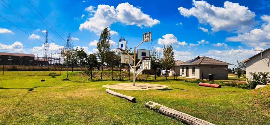 2 Bedroom Property for Sale in Selcourt Gauteng