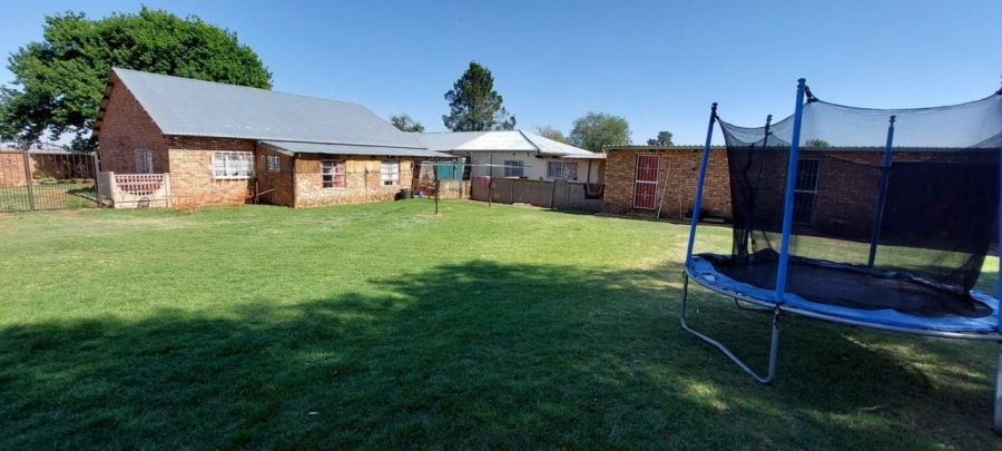 8 Bedroom Property for Sale in Holgatfontein Gauteng