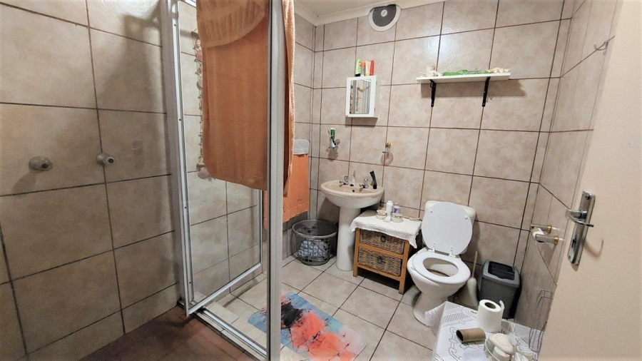 5 Bedroom Property for Sale in Berg En Dal Gauteng