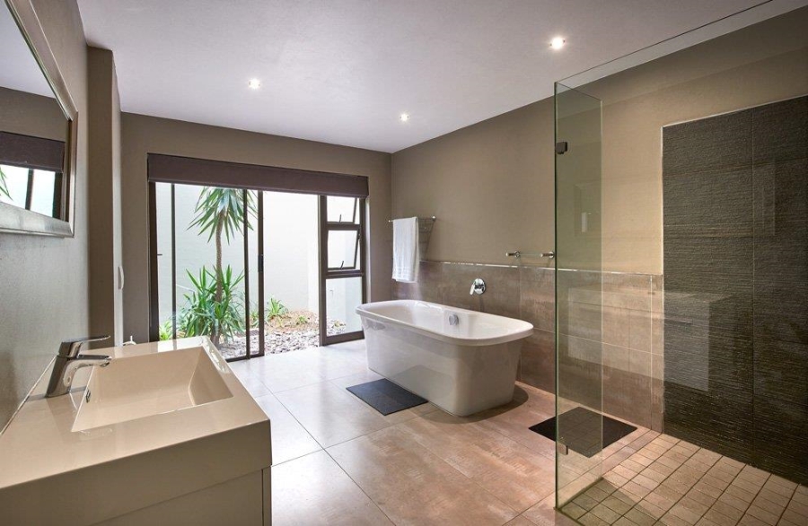 To Let 2 Bedroom Property for Rent in Sandown Gauteng