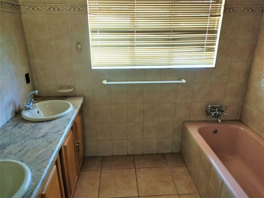 4 Bedroom Property for Sale in Three Rivers Gauteng