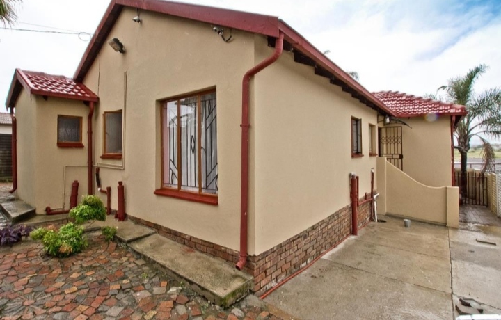 To Let 4 Bedroom Property for Rent in Olievenhoutbosch Gauteng