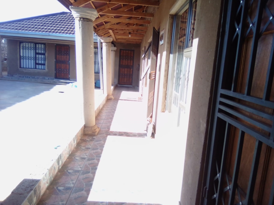6 Bedroom Property for Sale in Vlakfontein Gauteng