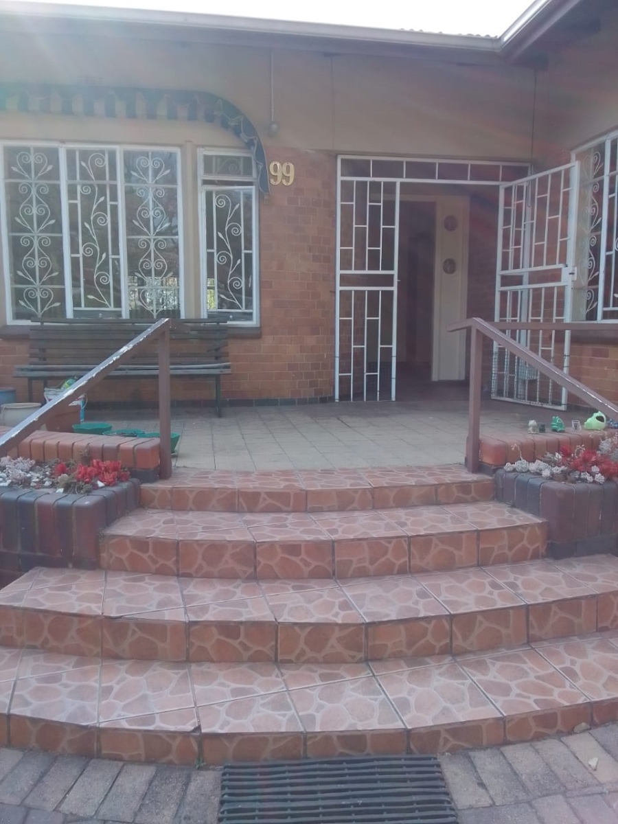 7 Bedroom Property for Sale in Selection Park Gauteng