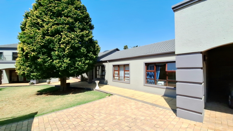 6 Bedroom Property for Sale in Bedfordview Gauteng