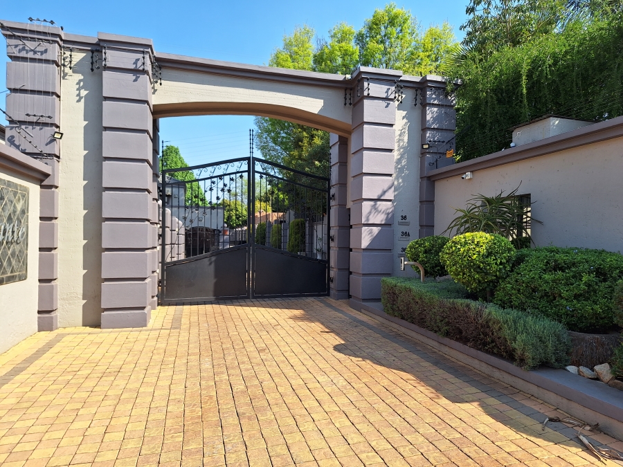 6 Bedroom Property for Sale in Bedfordview Gauteng