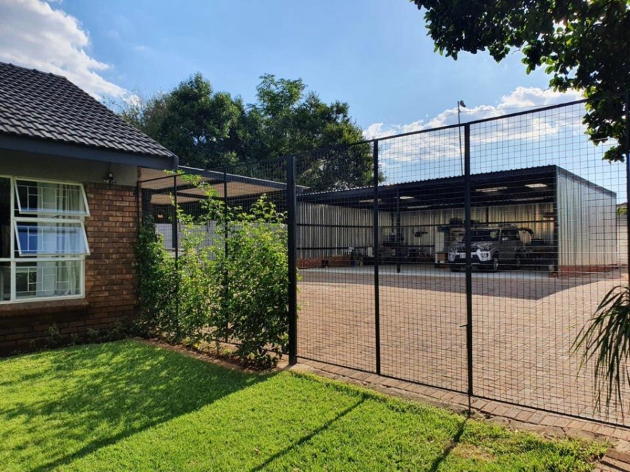 3 Bedroom Property for Sale in Hennops Park Industrial Gauteng