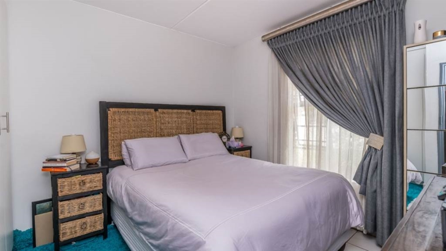 2 Bedroom Property for Sale in Rooihuiskraal North Gauteng