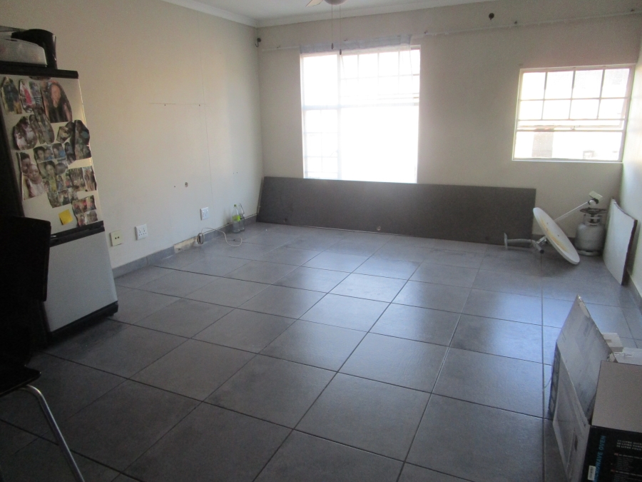 3 Bedroom Property for Sale in Die Hoewes Gauteng