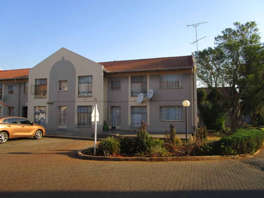 3 Bedroom Property for Sale in Die Hoewes Gauteng