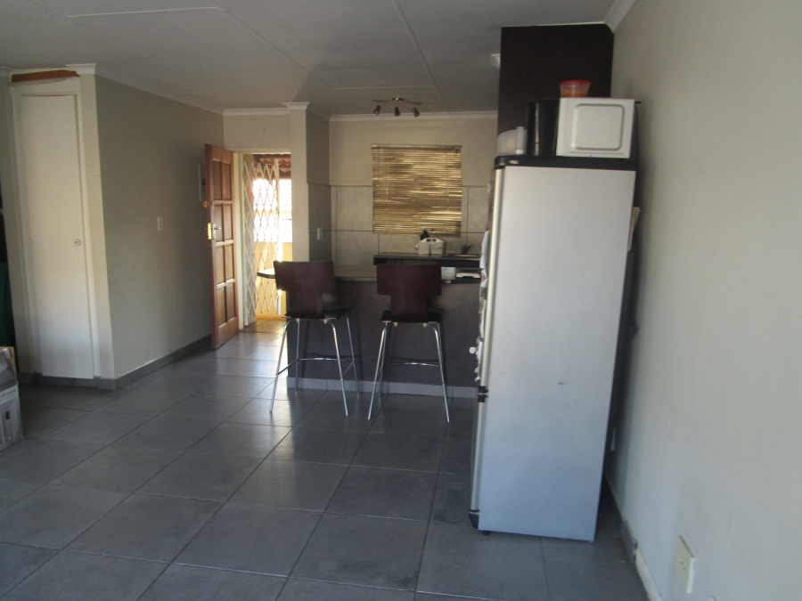 3 Bedroom Property for Sale in Die Hoewes Gauteng