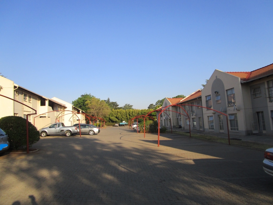 3 Bedroom Property for Sale in Die Hoewes Gauteng