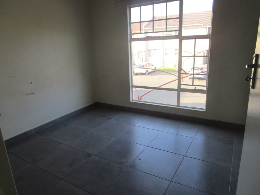 3 Bedroom Property for Sale in Die Hoewes Gauteng