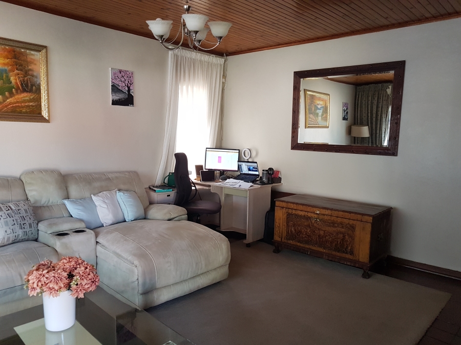 To Let 3 Bedroom Property for Rent in Wychwood Gauteng