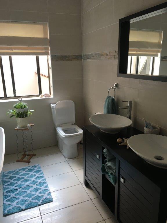 To Let 3 Bedroom Property for Rent in Sandown Gauteng