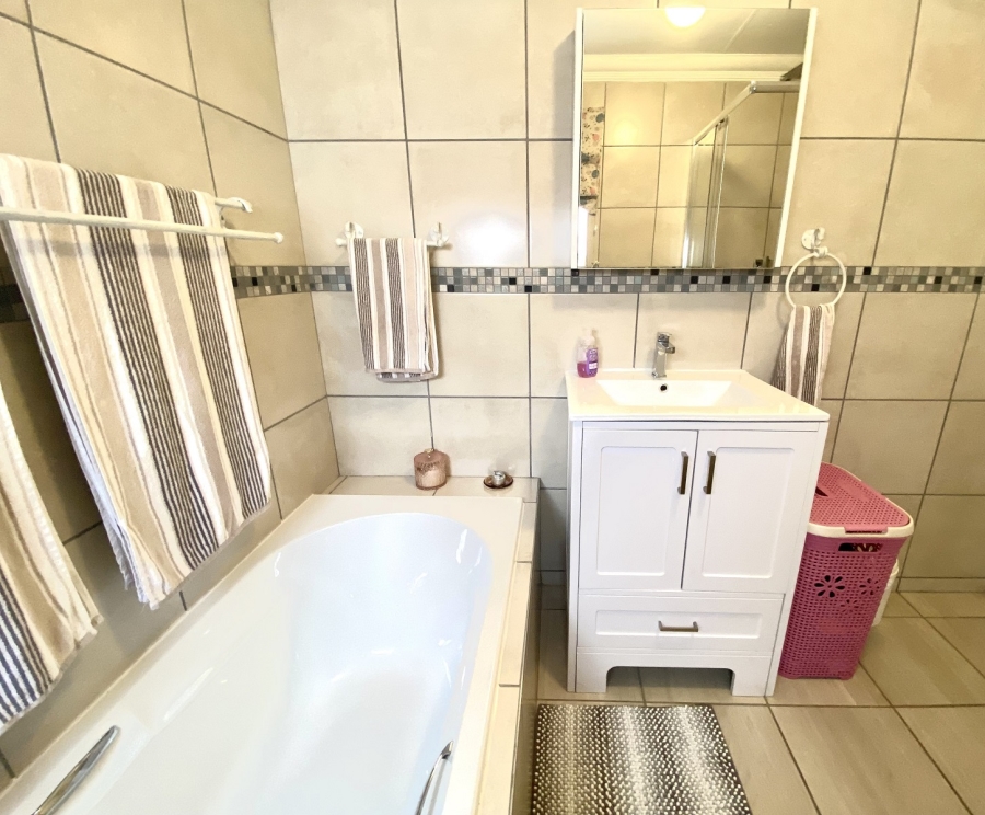 3 Bedroom Property for Sale in Elardus Park Gauteng