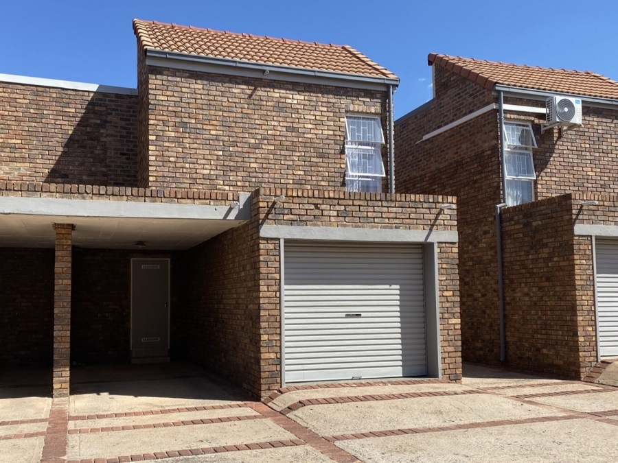 3 Bedroom Property for Sale in Elardus Park Gauteng