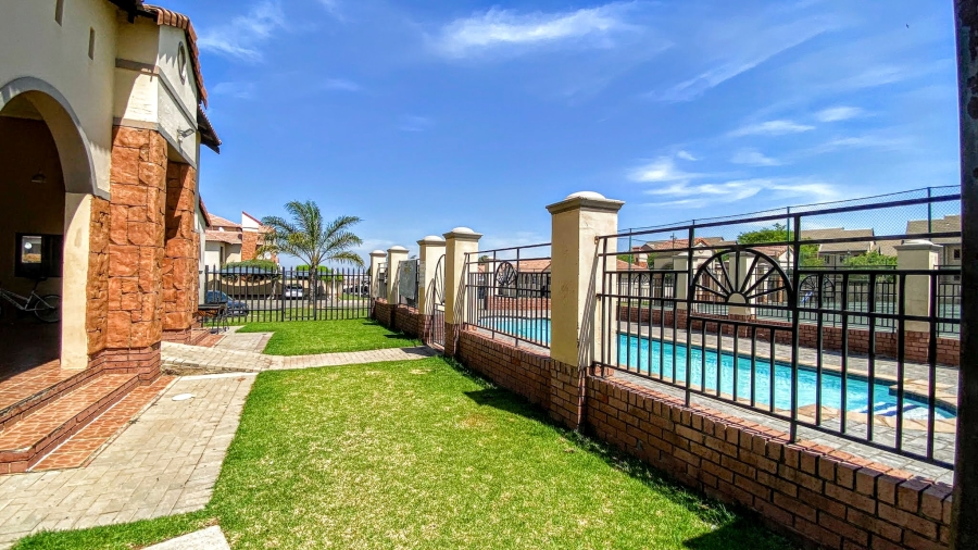 2 Bedroom Property for Sale in Halfway Gardens Gauteng