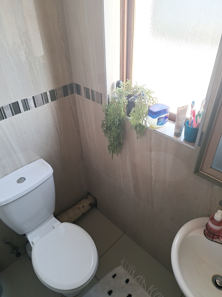 2 Bedroom Property for Sale in Vorna Valley Gauteng