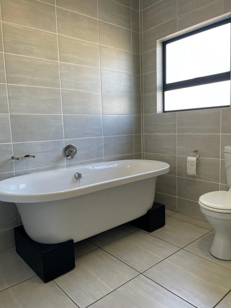 To Let 2 Bedroom Property for Rent in Waterfall Gauteng