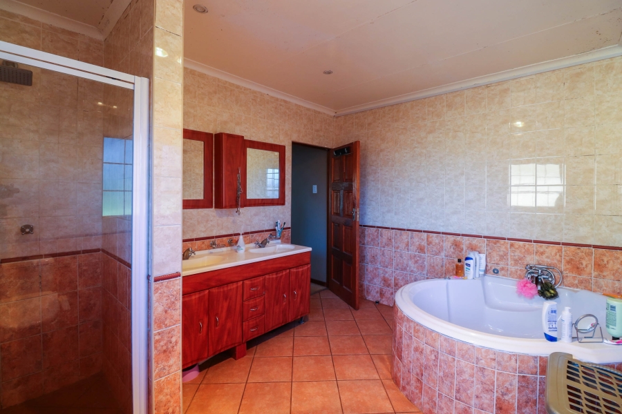 4 Bedroom Property for Sale in Bredell Gauteng