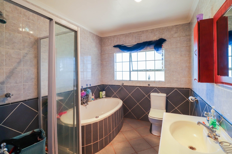 4 Bedroom Property for Sale in Bredell Gauteng