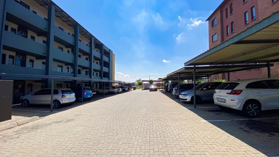 To Let 2 Bedroom Property for Rent in South Hills Gauteng