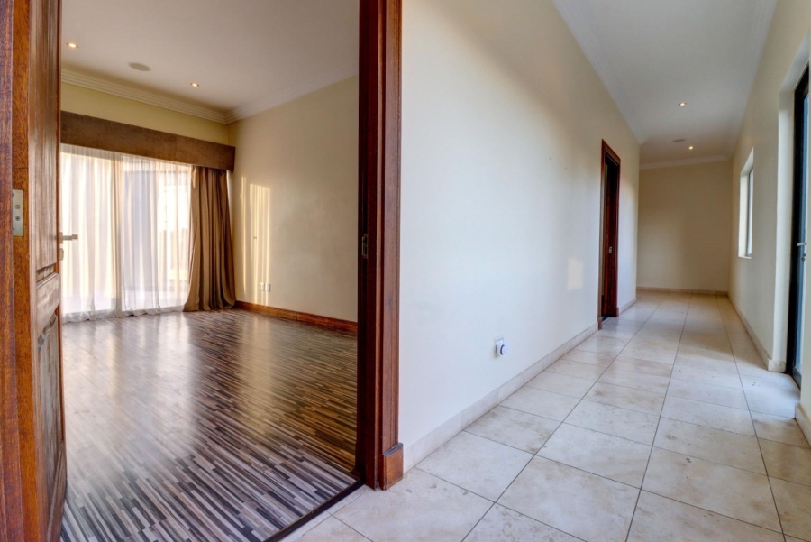 5 Bedroom Property for Sale in Woodhill Estate Gauteng