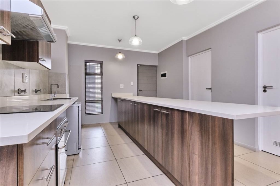 2 Bedroom Property for Sale in Hurlingham Gauteng