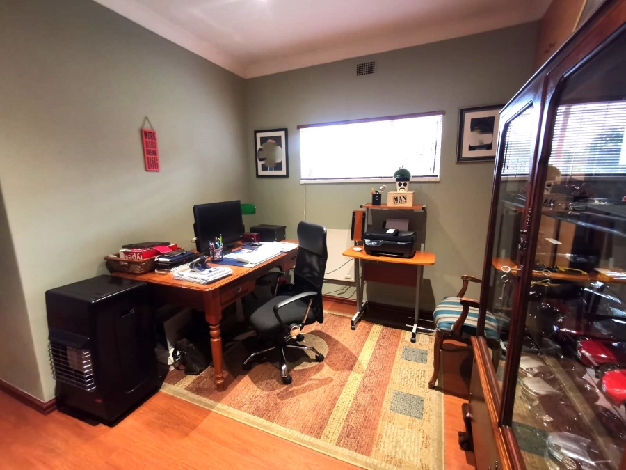 3 Bedroom Property for Sale in Hurlyvale Gauteng