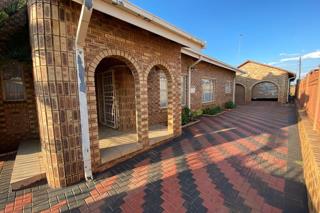 4 Bedroom Property for Sale in Ga-rankuwa Unit 17 Gauteng